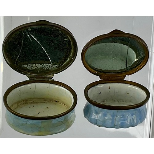 3024 - A George III Bilston enamel and copper mounted patch box, the hinged cover decorated with doves and ... 