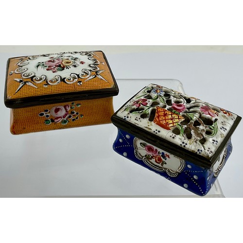 3042 - A George III South Staffordshire enamel and brass mounted waisted rectangular snuff box, the pierced... 