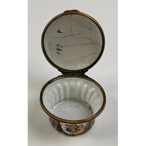 3025 - A George III Bilston enamel and gilt metal mounted basket-shaped snuff or trinket box, the hinged co... 