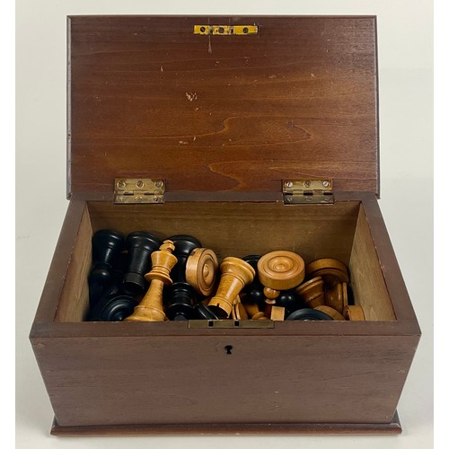 3010 - A boxwood and ebonised Staunton pattern chess set, the Kings 8cm high; a set of draughts, similar; t... 