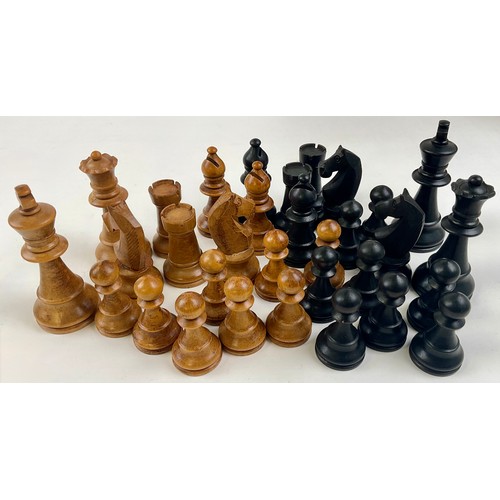 3010 - A boxwood and ebonised Staunton pattern chess set, the Kings 8cm high; a set of draughts, similar; t... 