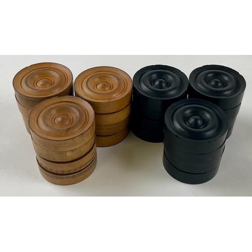 3010 - A boxwood and ebonised Staunton pattern chess set, the Kings 8cm high; a set of draughts, similar; t... 