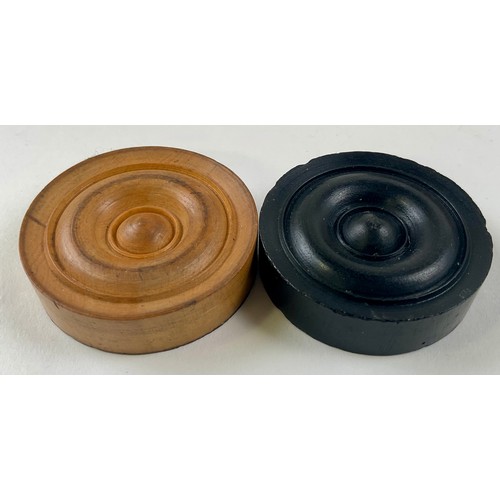 3010 - A boxwood and ebonised Staunton pattern chess set, the Kings 8cm high; a set of draughts, similar; t... 