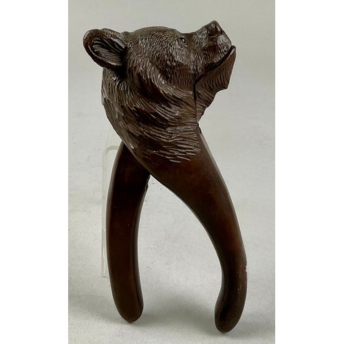 3001 - A Black Forest novelty lever-action nut cracker, carved as the head of a bear, glass eyes, 20.5cm lo... 