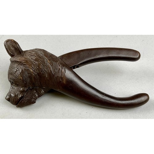 3001 - A Black Forest novelty lever-action nut cracker, carved as the head of a bear, glass eyes, 20.5cm lo... 