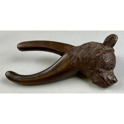 3001 - A Black Forest novelty lever-action nut cracker, carved as the head of a bear, glass eyes, 20.5cm lo... 