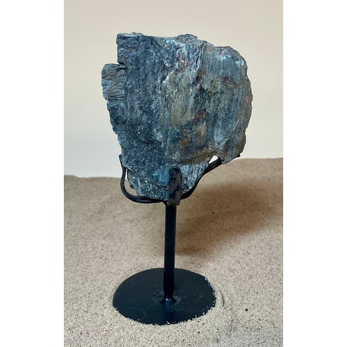 5027 - A Jurassic Period Camarasaurus vertebrae section on stand, sculptural form, Morrison Formation, Wyom... 