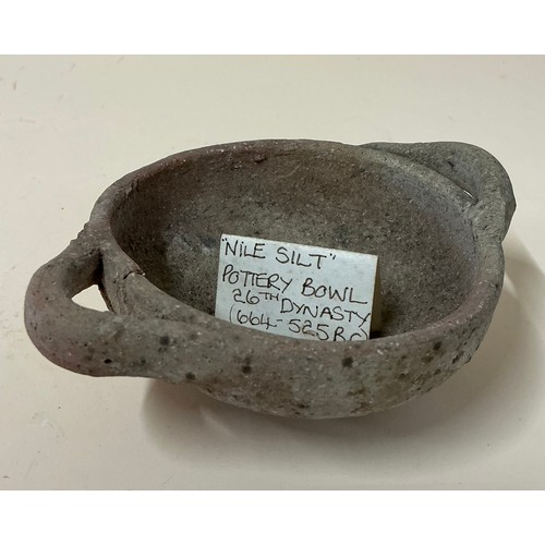 5048 - Antiquities & Egyptology - a 26th Dynasty (c. 672–525 BC) Nile silt pottery twin handled footed bowl... 