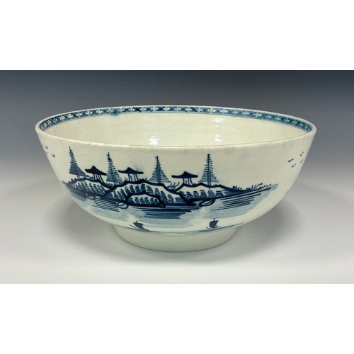 1 - A Worcester Rock Strata Island pattern circular bowl, decorated in tones of underglaze blue, 21cm di... 