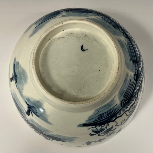 1 - A Worcester Rock Strata Island pattern circular bowl, decorated in tones of underglaze blue, 21cm di... 