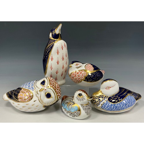21 - Royal Crown Derby Paperweights - Penguin (gold stopper), collector’s guild duckling (gold stopper), ... 