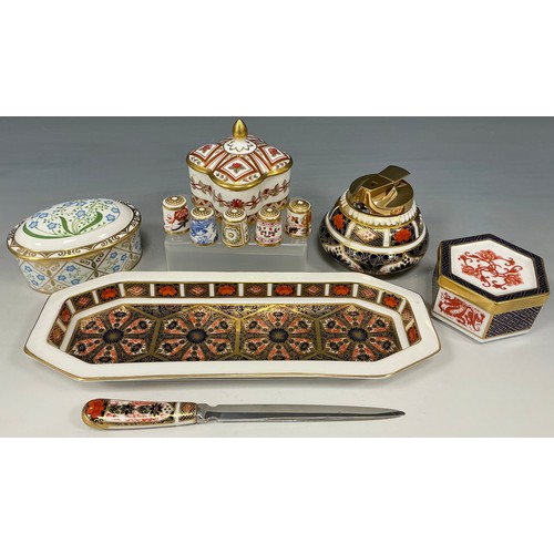 26 - Royal Crown Derby - Old Imari, 1128 pattern, pen tray, table lighter, butter knife;  Forget-me-not, ... 