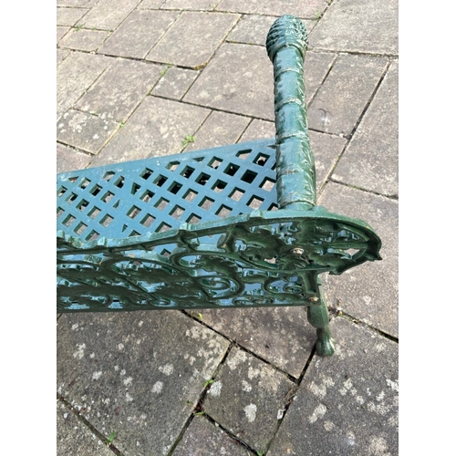 4001 - A spectacular and very finely cast classical garden bench in the Georgian manner, prestigious Oak Le... 