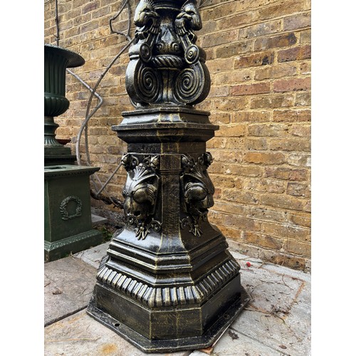 4031 - A magnificent and imposing classical cast iron five-light candelabra lamp post in the Gothic manner,... 