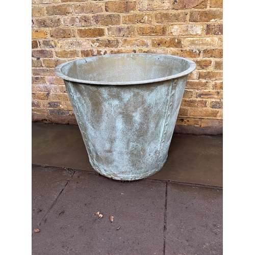 Lot 4040      