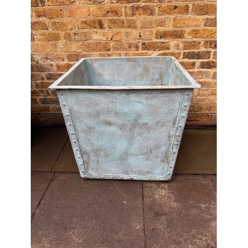 Lot 4048      