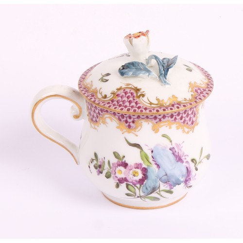 20 - A Vienna custard cup and cover, painted with flowers under a pink scale border, flower finial, in po... 