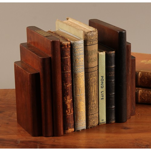 43 - A pair of early 20th century bookends from the Teak of HMS Iron Duke, Admiral Jellicoe's Flag Ship, ... 