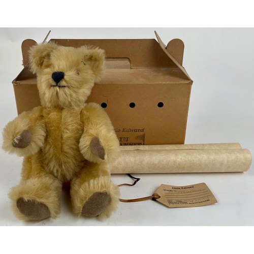 3025 - An Edward Bear & Associates, Little Edward In Transit, teddy bear, housed in the original packaging ... 