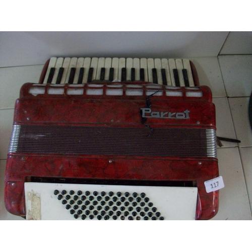 117 - Old Accordion (restoring or parts)