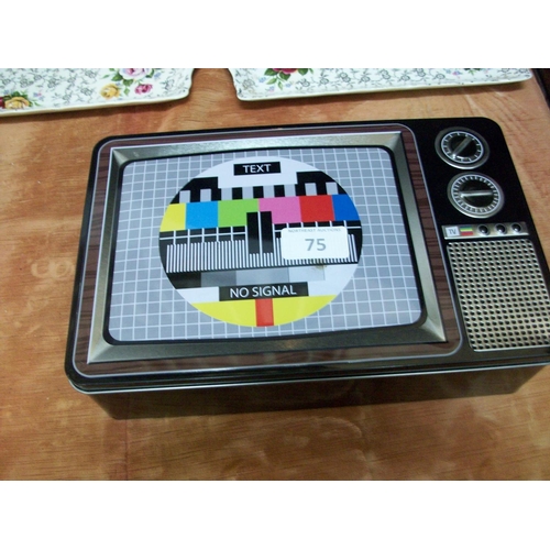 75 - TV Front Lunchbox