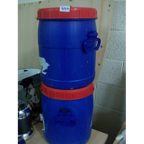 640 - 2 Barrels with Screw Top Lids