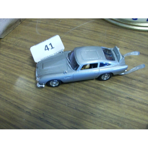 41 - Aston Martin DB5 James Bond