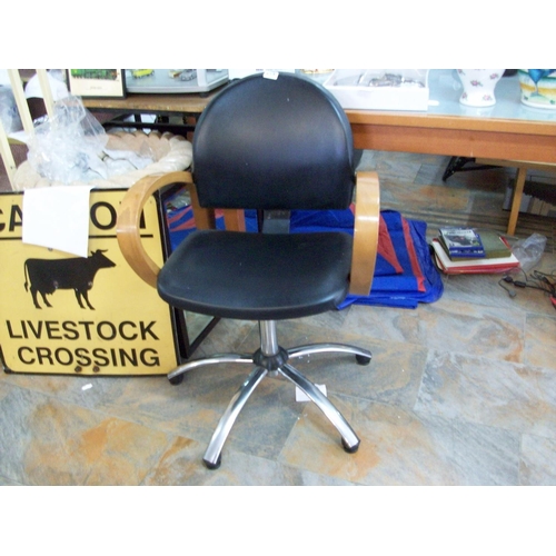 527 - Salon/Office Chair