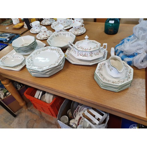 241 - 24pce Johnson Bros 'Eternal Beau' Dinner Set