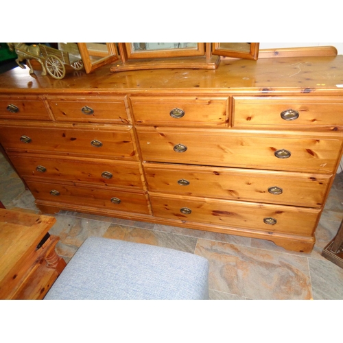 427 - Large Pine Chest of Drawers (6ftw - drawers need some handles & adjusting)