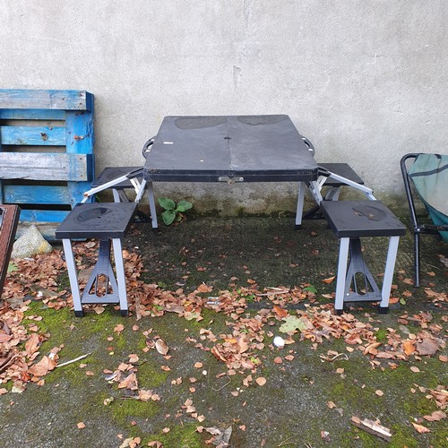 404 - Fold Up Picnic Table (gc)