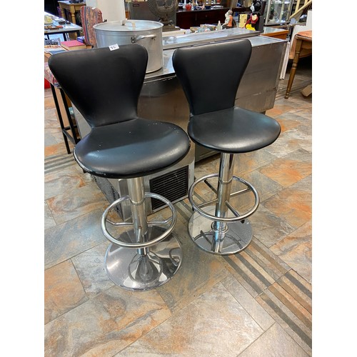 76 - 2 Single High Stationary Kitchen Stools