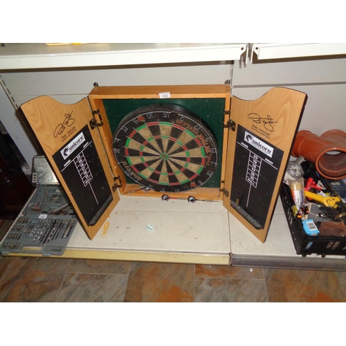 142 - Dartboard & Cabinet