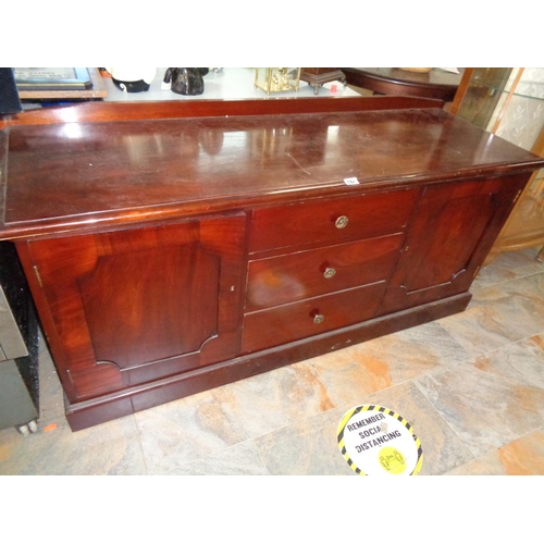 530 - Mahogany Sideboard (61