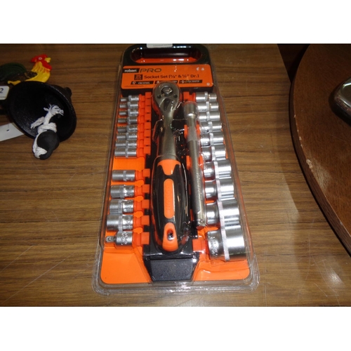 121 - New 25 Pce Socket Set