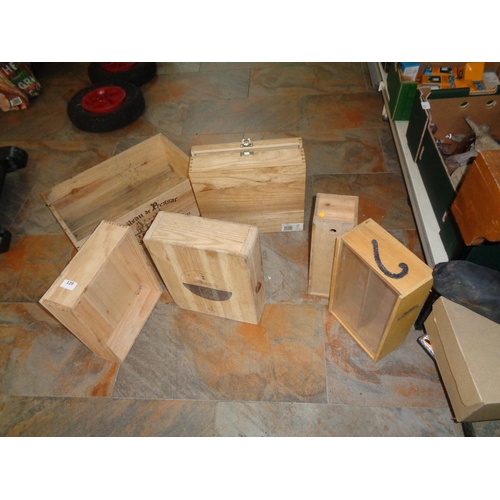 129 - Lot of Wooden Wine Boxes & Crate