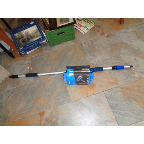 72 - New 3 Metre Extendable Wash Brush