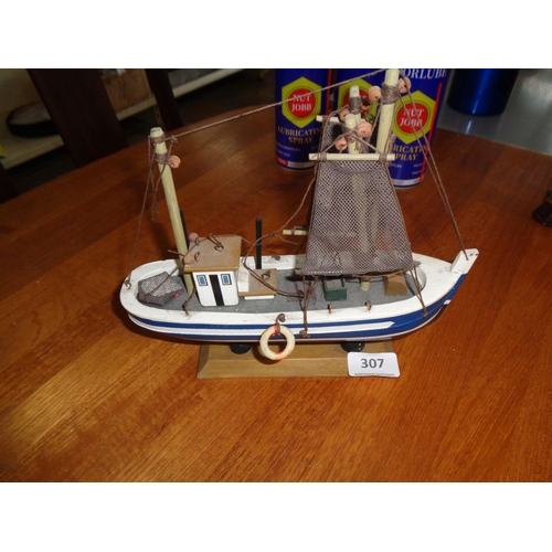 307 - Small Yacht Model