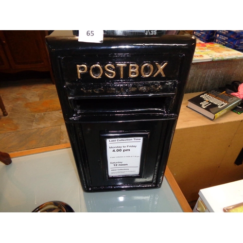 65 - Cast Iron Front Postbox (10