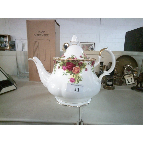 11 - Old Country Rose Teapot