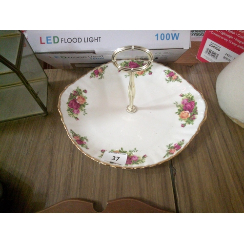 37 - Old Country Rose Cakestand