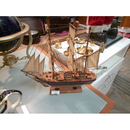 71 - Discovery 1901 Ship Model