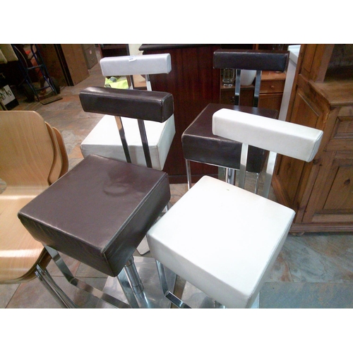 420 - 4 Retro Bar Stools