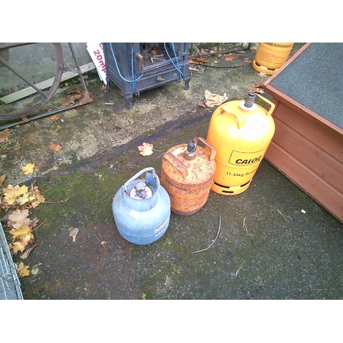 384 - 3 Gas Cylinders