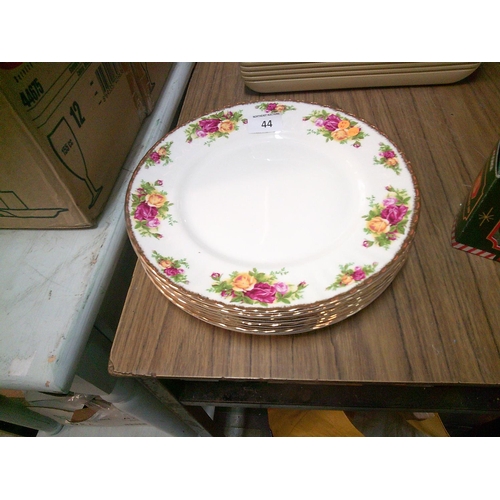 44 - 8 Old Country Rose Dinner Plates (post 2002)