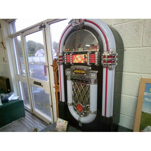 448 - Jukebox Radio & CD Player (w)