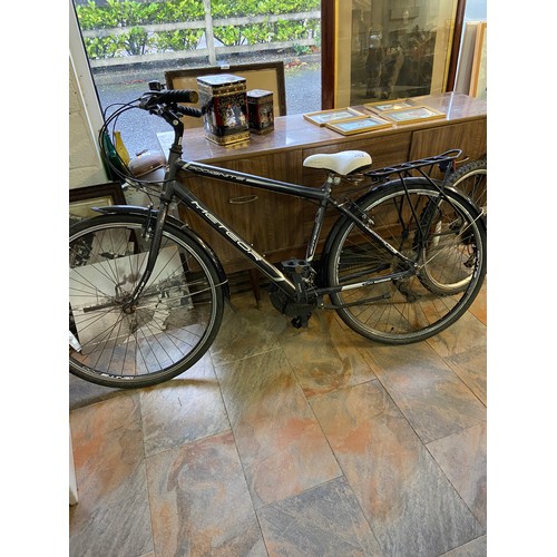 292A - Ignite 700 Meteor Trekking Bike