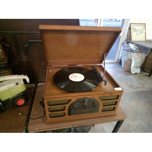 173 - Steepletone Record Player (sas)