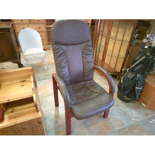 428 - Leather Comfort Chair