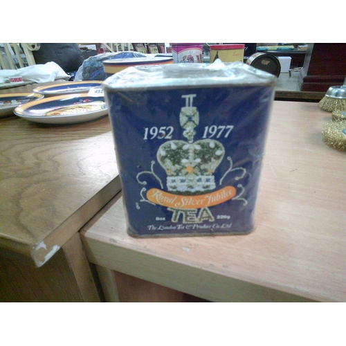 452 - Silver Jubilee 8oz Tea Tin (never opened)